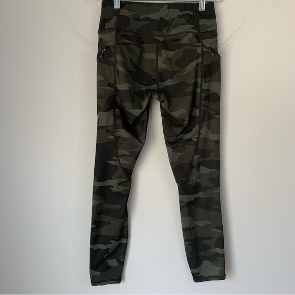 Athleta High Rise Camo 7/8 Stash Pocket Tight Leggings - Picture 4 of 11